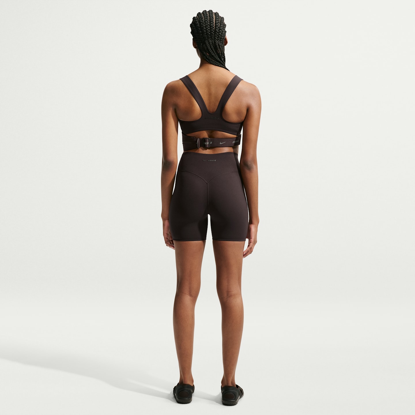 Женские спортивные бра Nike NikeSKIMS Studio Stretch Women's Square Neck Bra — фото 5