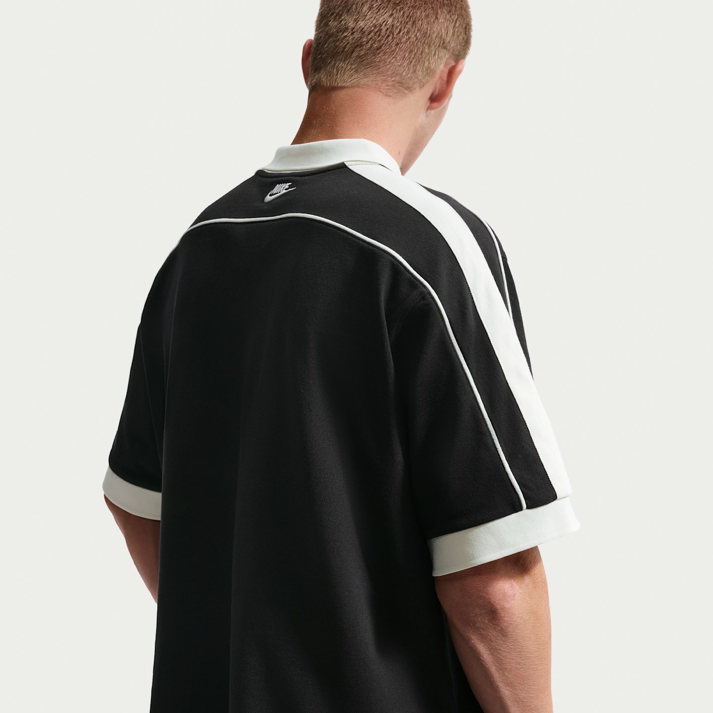 Мужские топы Nike Sportswear Club Men's Oversized Short-Sleeve Polo — фото 2