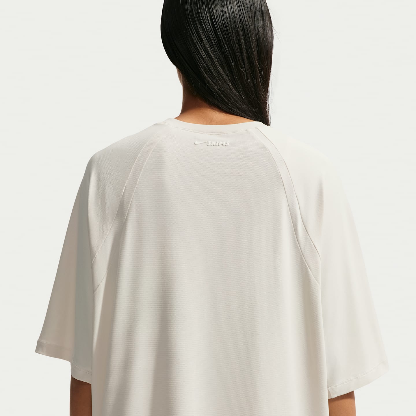 Женские футболки Nike NikeSKIMS Airy Women's Oversized T-Shirt — фото 2