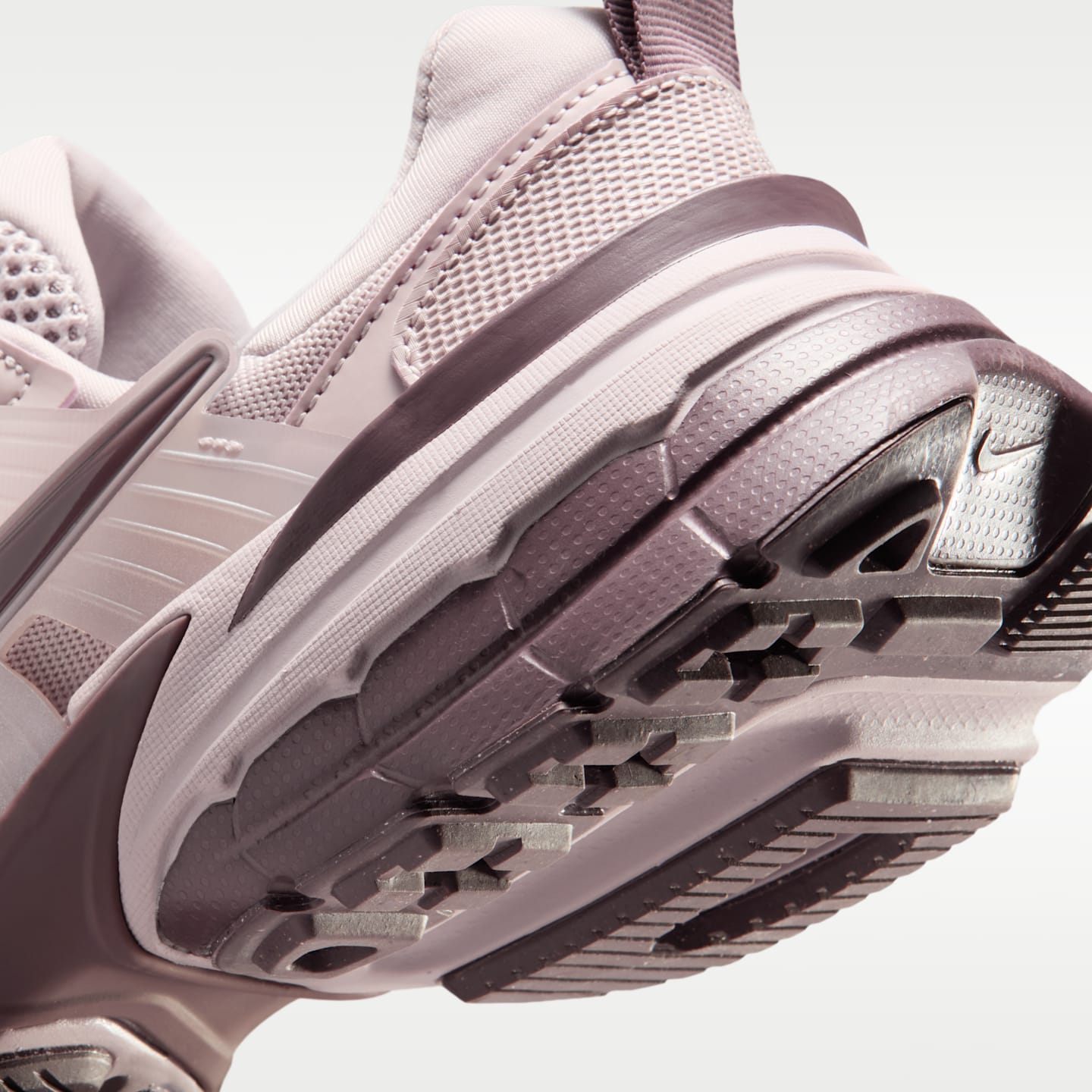 Женские кроссовки Nike V2K Run Women's Shoes with Reflective Accents — фото 8