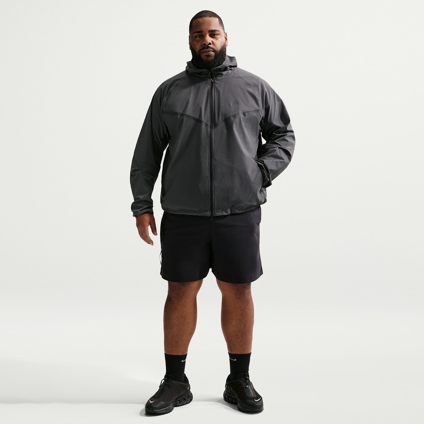 Мужские куртки Nike Tech Men's Dri-FIT Woven Full-Zip Windrunner Jacket — фото 10