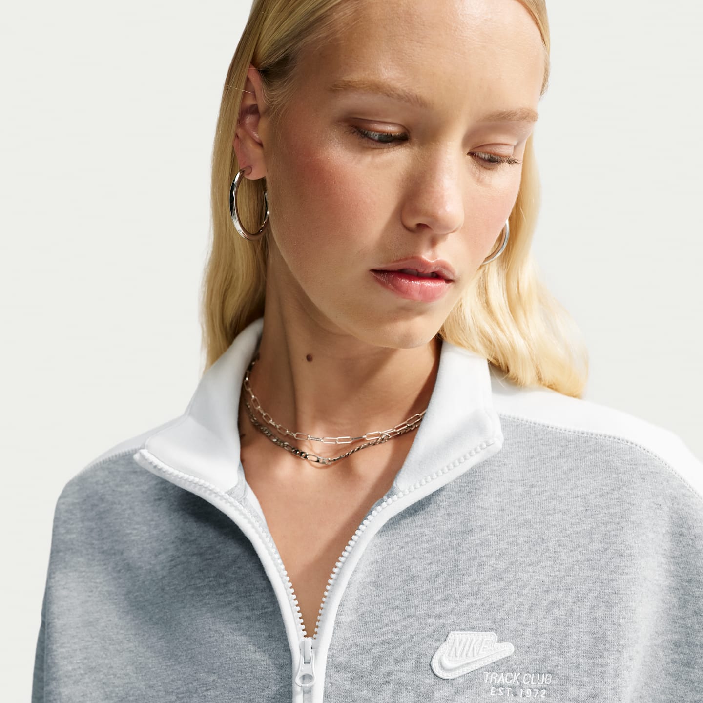 Женские куртки Nike Studio Fleece Medium Weight "Nike Run Club" Women's Track Jacket — фото 1