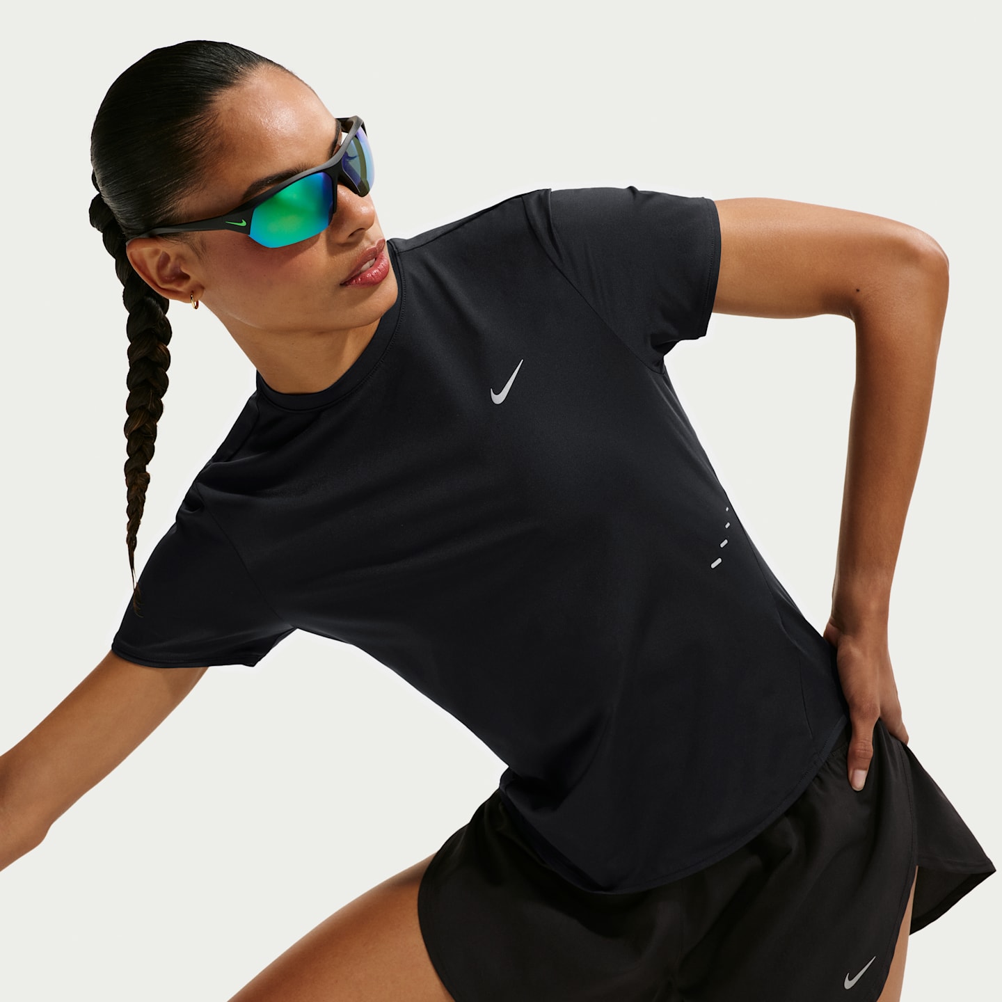 Женские топы Nike Swift Women's Dri-FIT Short-Sleeve Running Top — фото 3