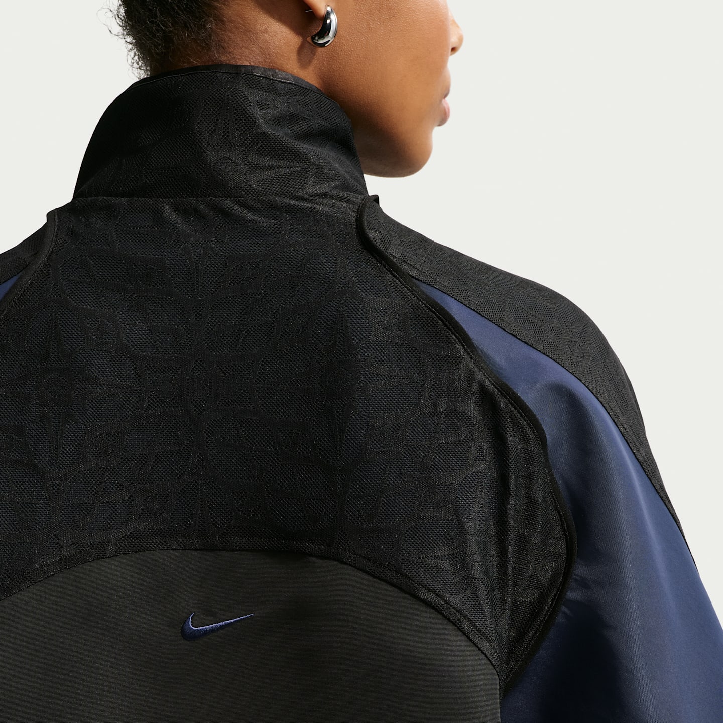 Женские куртки Nike Sportswear Women's Oversized Lace Track Jacket — фото 2