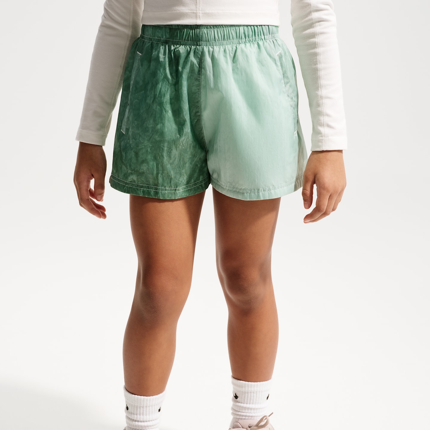 Детские шорты Nike Sportswear Club Girls' Woven Shorts — фото 2