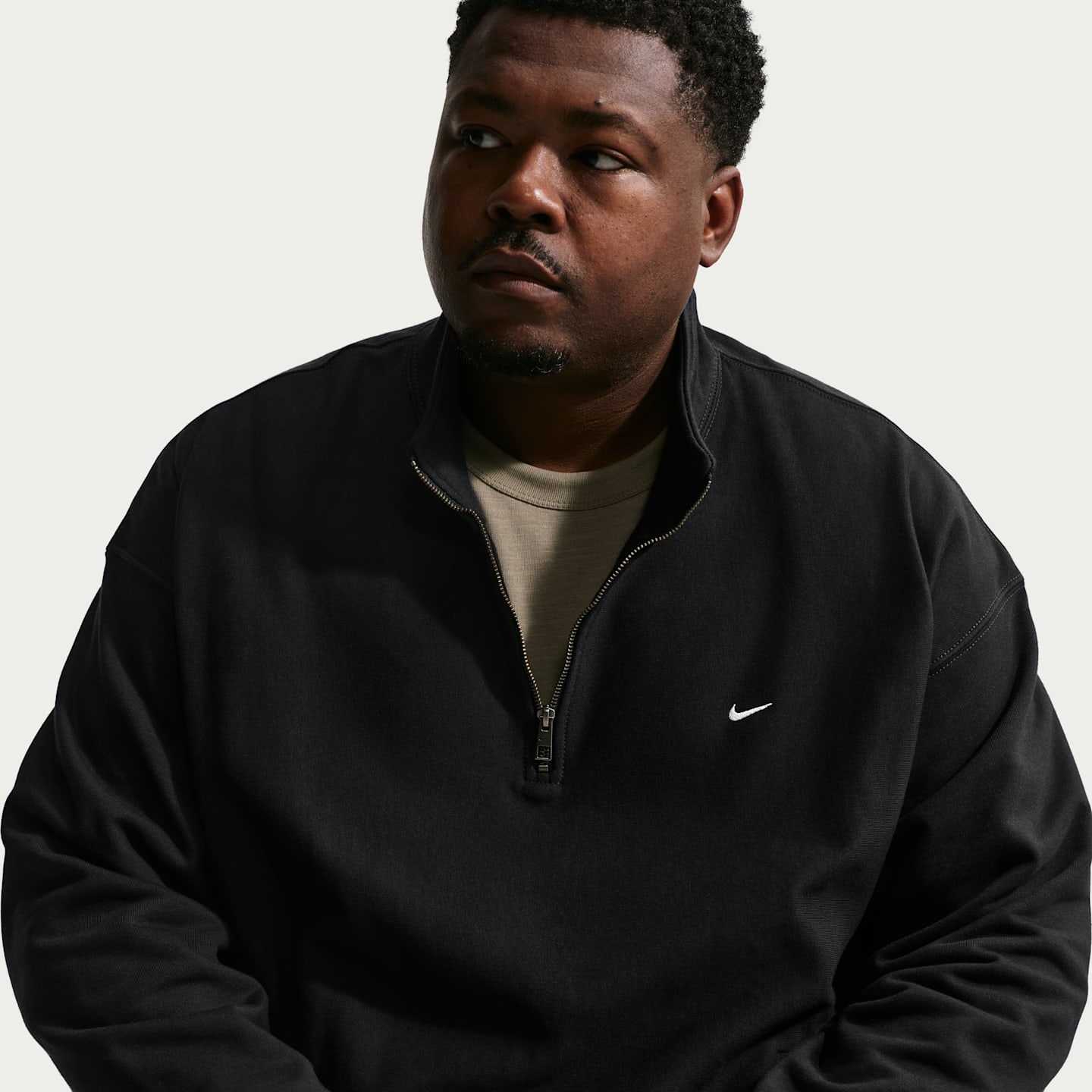 Мужские свитеры Nike Solo Swoosh Men's Fleece Quarter-Zip Top — фото 8