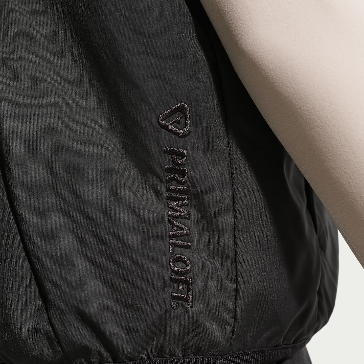 Детские жилеты Nike Mavn Girls' STORM-FIT Vest — фото 6