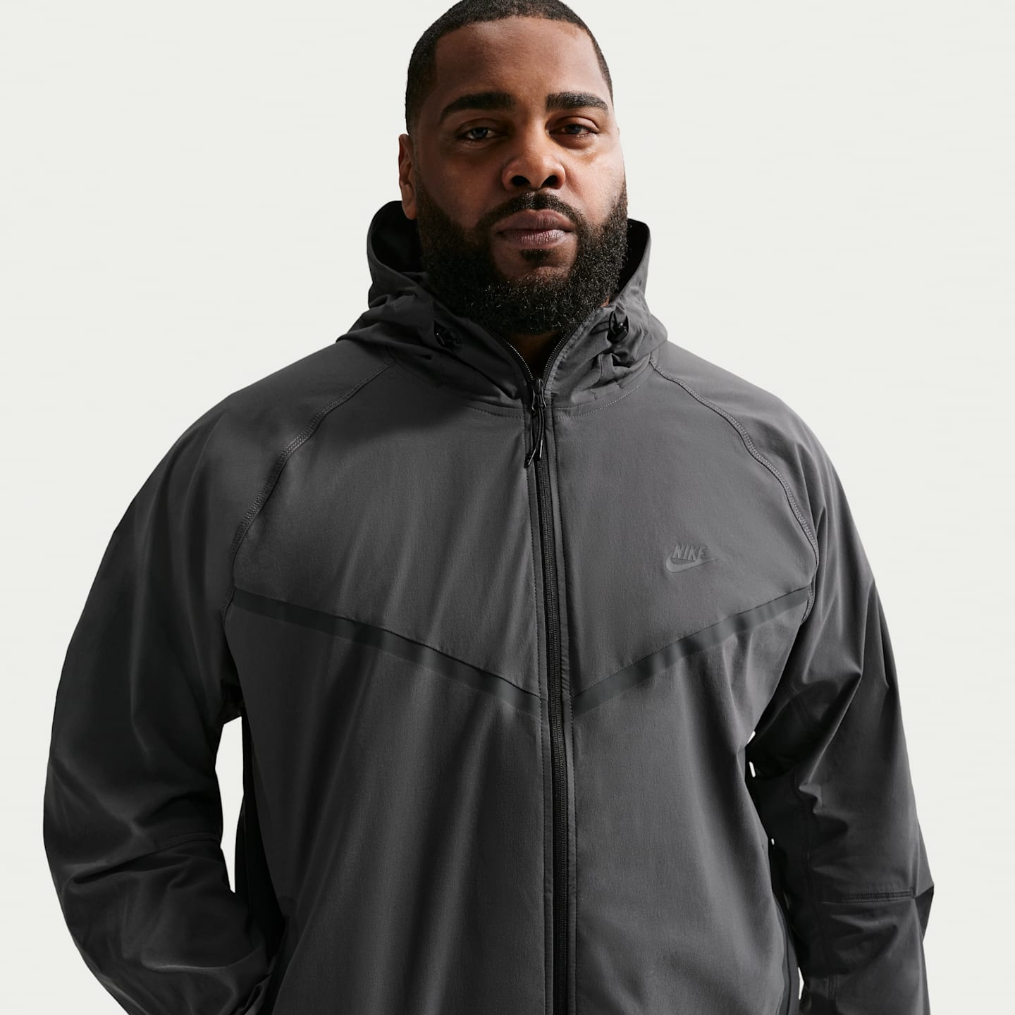 Мужские куртки Nike Tech Men's Dri-FIT Woven Full-Zip Windrunner Jacket — фото 7