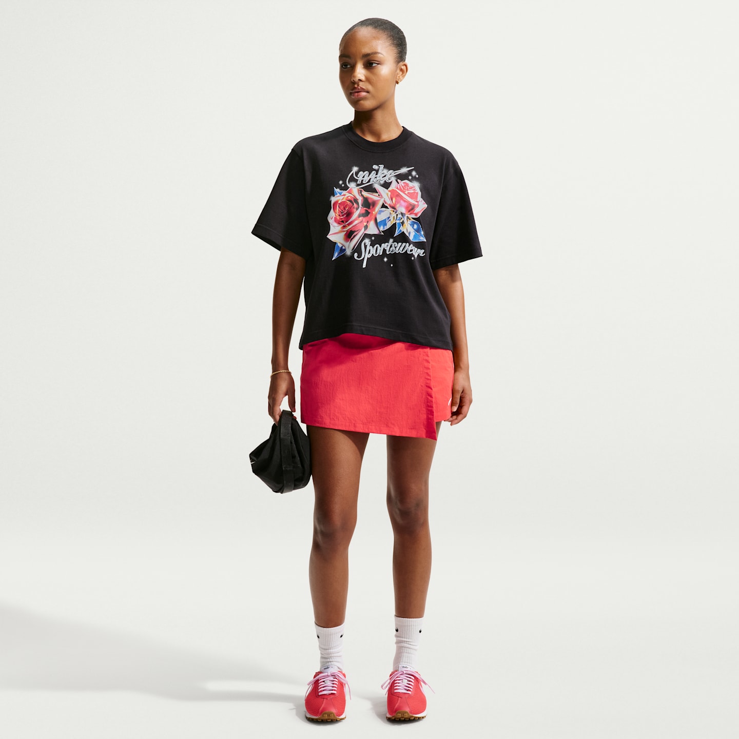 Женские футболки Nike Sportswear Women's Loose T-Shirt — фото 4