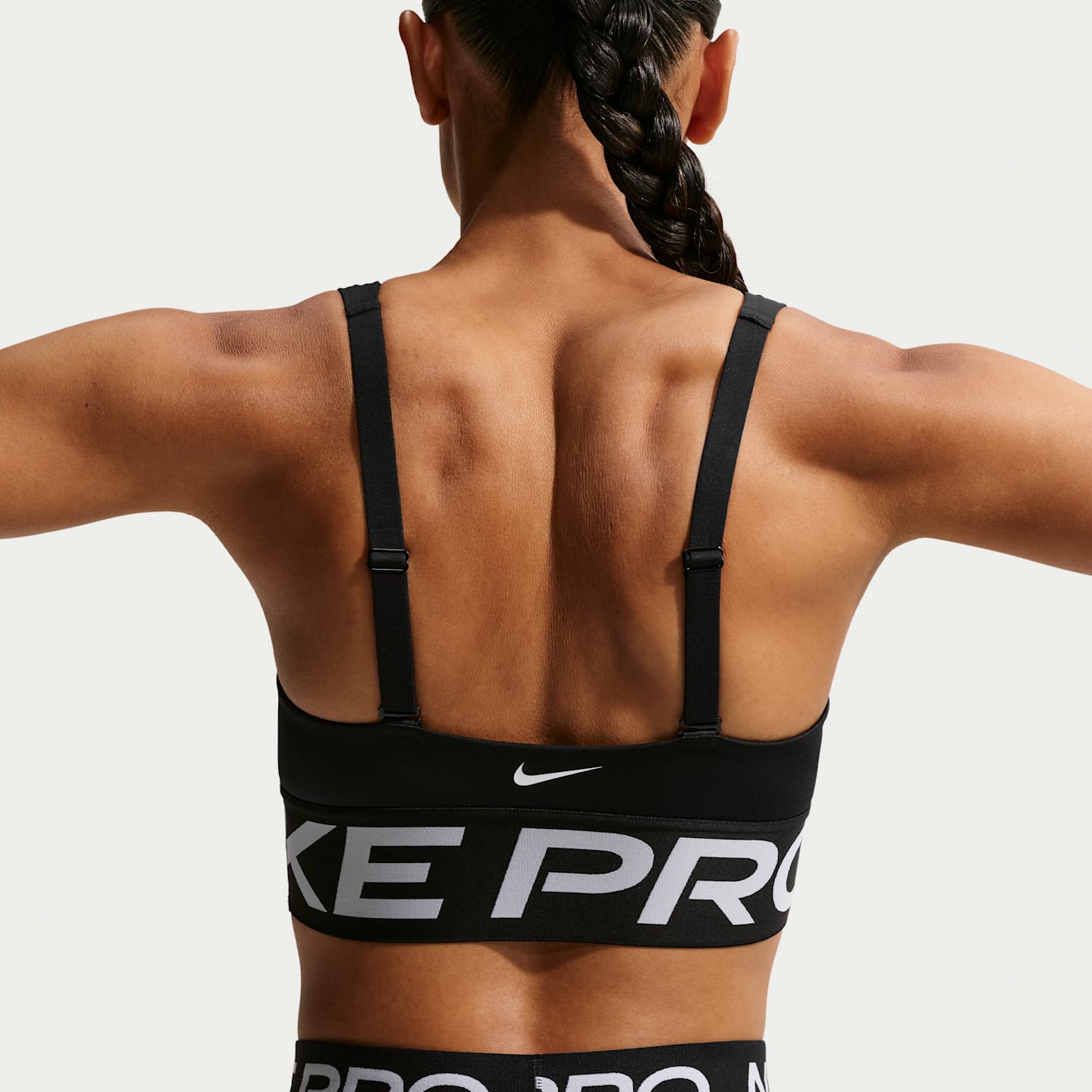 Спортивное бра Pro Indy, уплотнённая чашка, глубокий вырез — Nike — фото 2