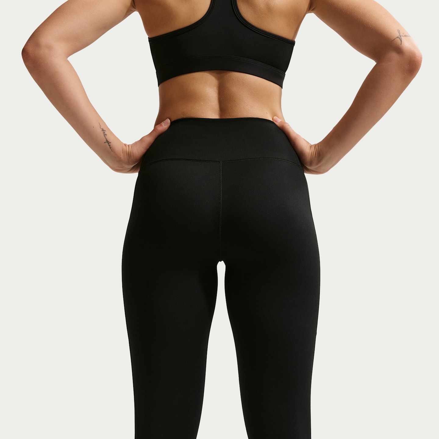 Женские леггинсы Nike One Women's High-Waisted 7/8 Leggings with Pockets — фото 3
