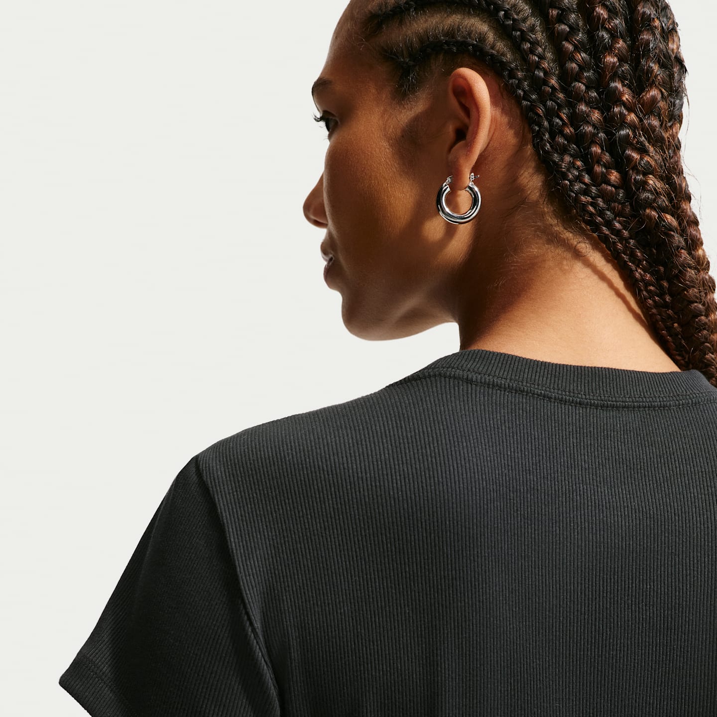 Женские футболки Nike Sportswear Women's Tight Ribbed Short-Sleeve T-Shirt — фото 2