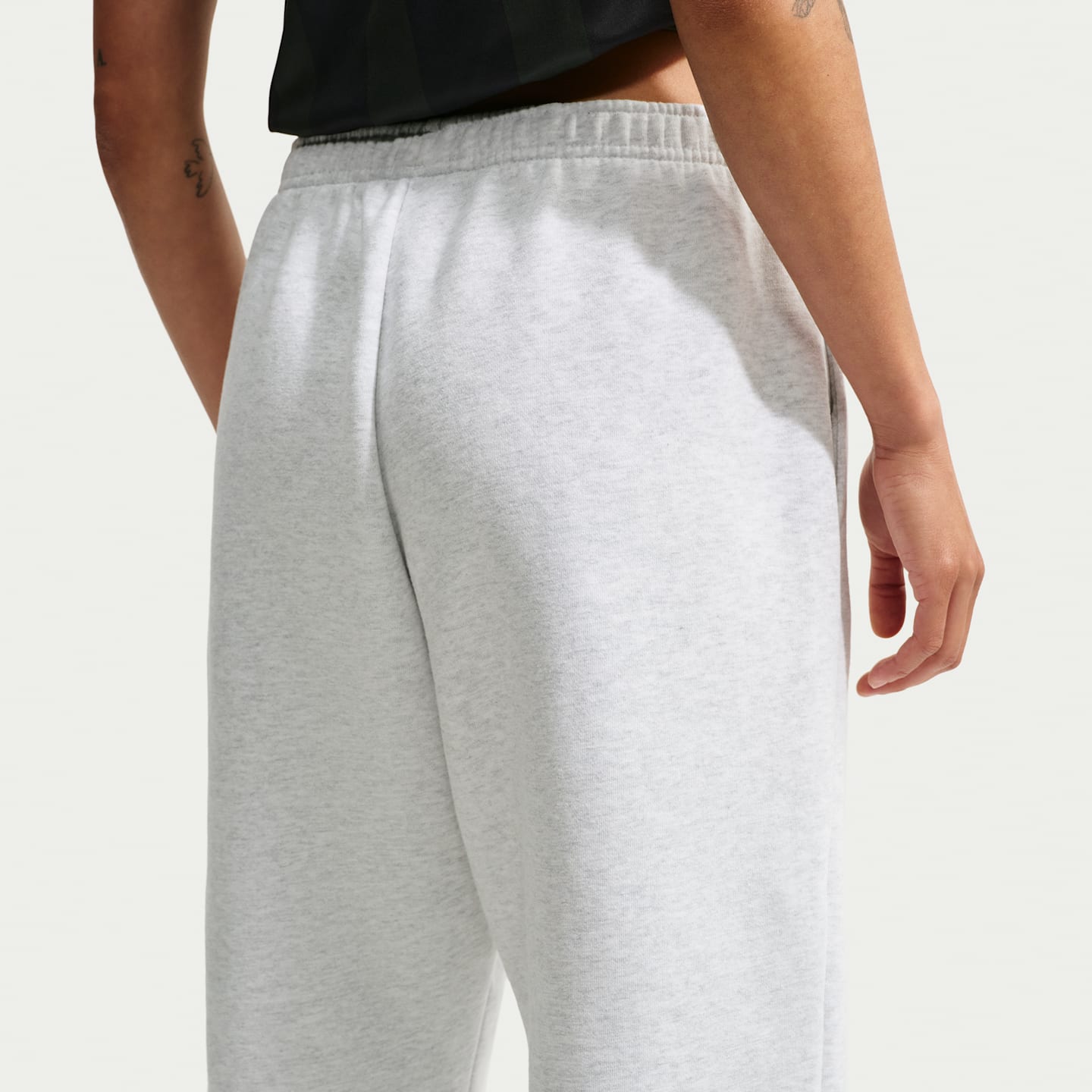 Женские брюки Nike Studio Fleece Medium Weight Women's High-Rise Oversized Cuffed Pants — фото 3