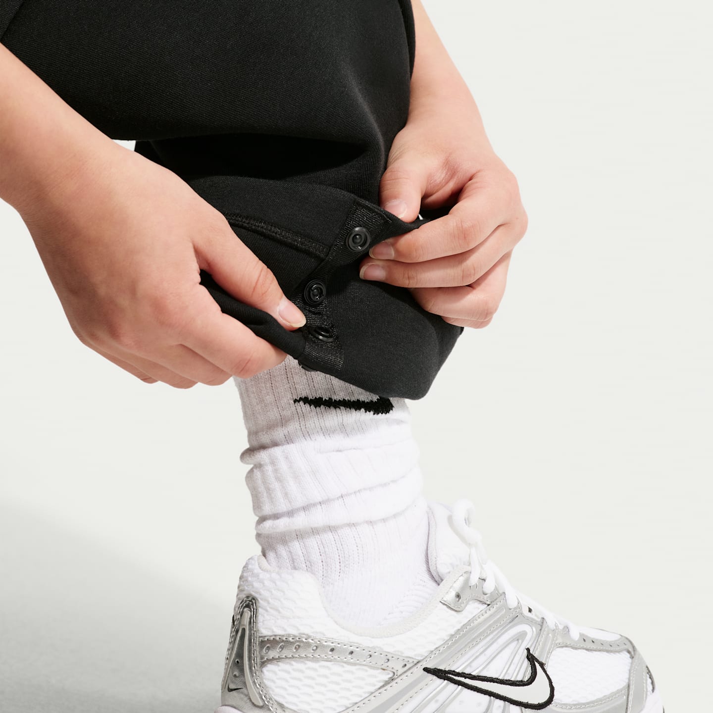 Детские брюки Nike Tech Fleece Big Kids' (Girls') Wide-Leg Pants — фото 6