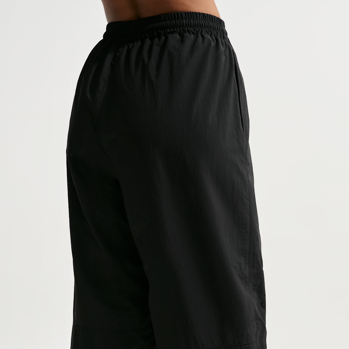Женские брюки Nike Sportswear Women's Oversized High-Waisted Woven Pants (Plus Size) — фото 3