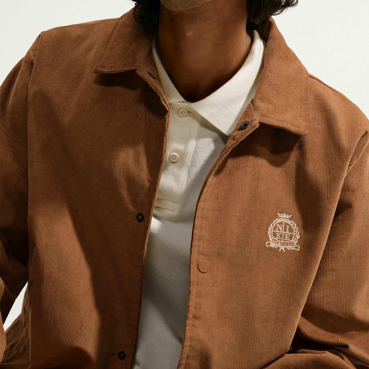Мужские куртки Nike Club Men's Corduroy Coaches Jacket — фото 3