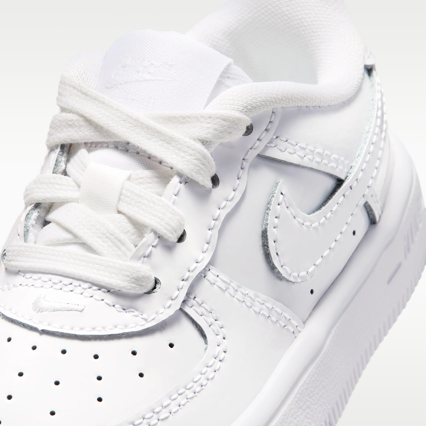 Детские кроссовки Nike Force 1 Low Patent Leather Baby/Toddler Shoes — фото 7