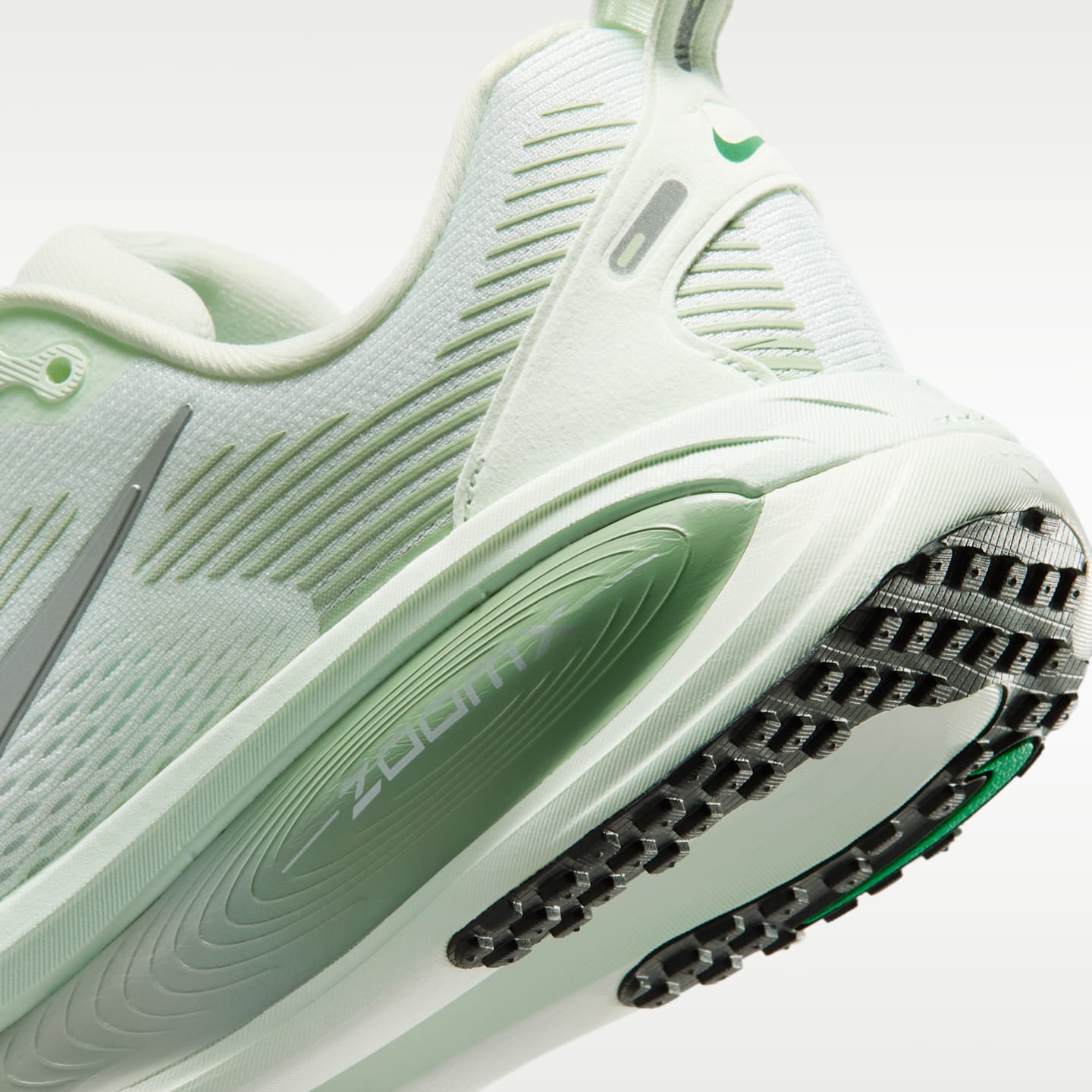 Женские кроссовки Nike Vomero 18 Women's Road Running Shoes — фото 8