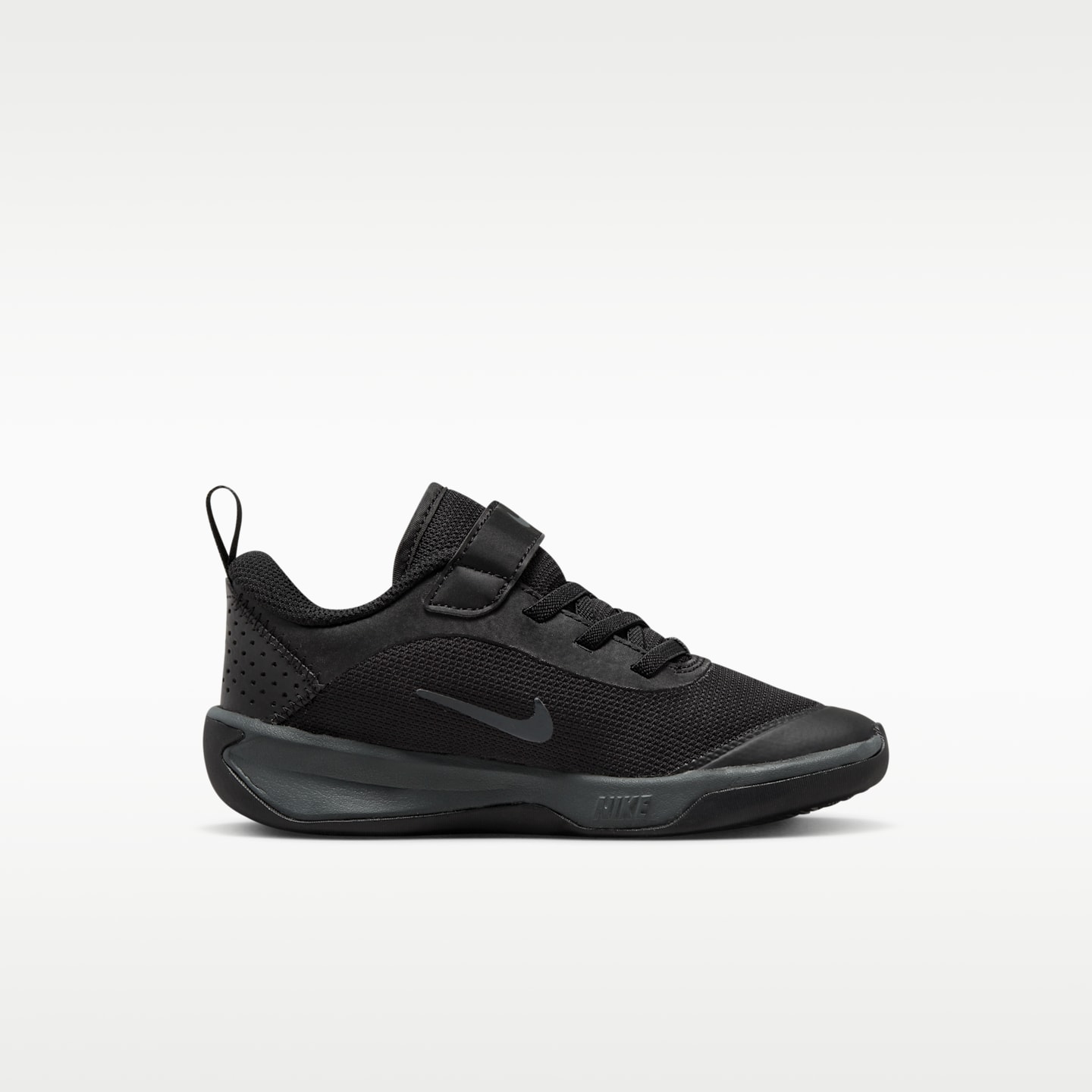 Детские кроссовки Nike Omni Multi-Court Little Kids' Shoes — фото 3