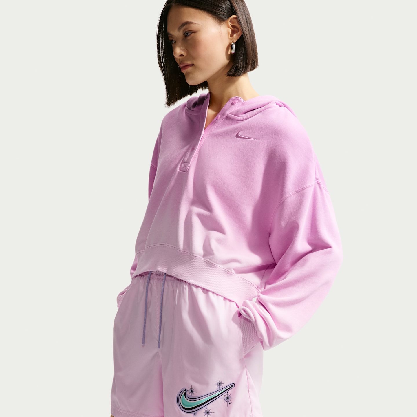 Женские шорты Nike Sportswear Essentials Women's Mid-Rise Woven Shorts — фото 4