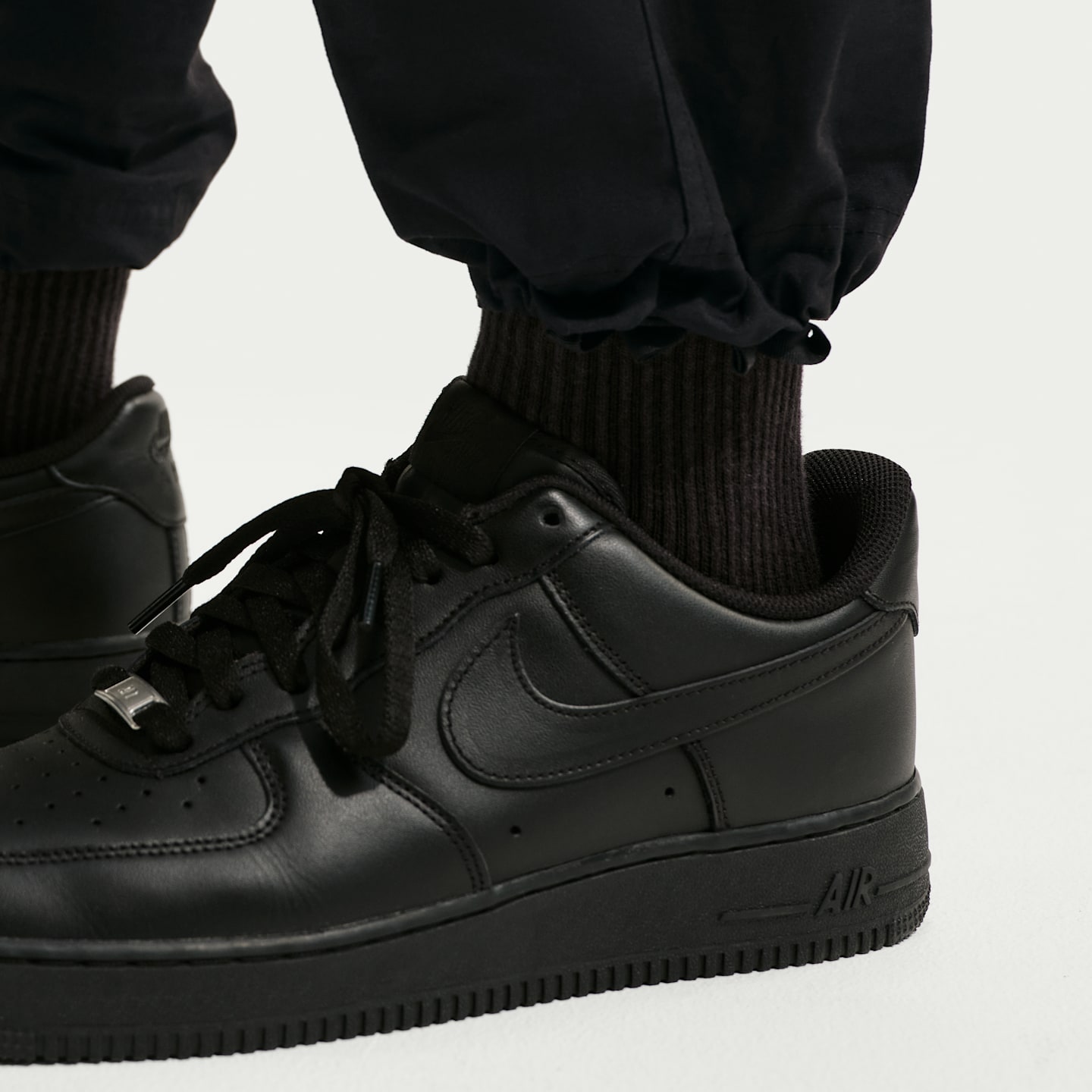 Мужские брюки Nike Club Men's Pants — фото 6