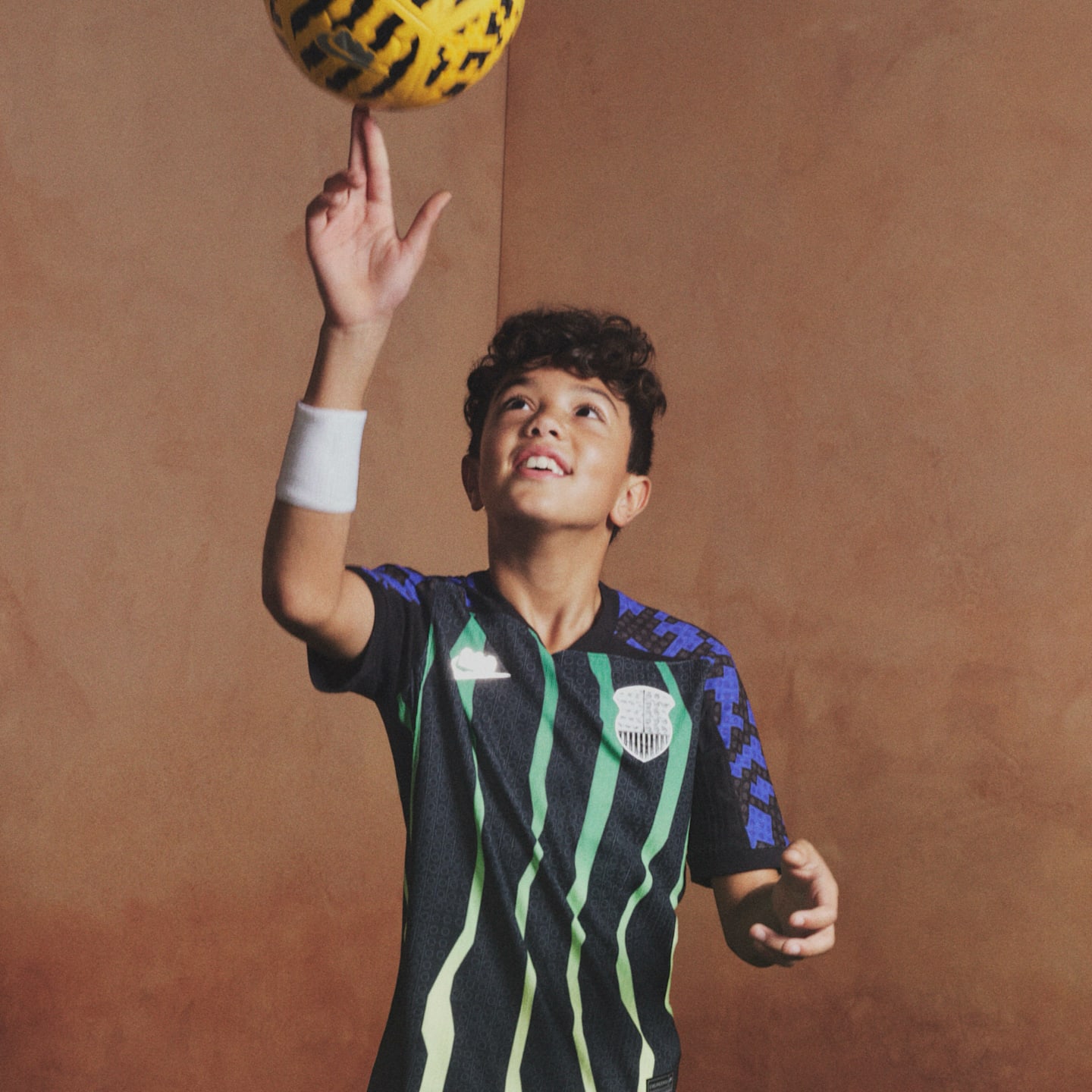 Детские кроссовки Nike x LEGO® Collection Big Kids' Aero-FIT Soccer Jersey — фото 9