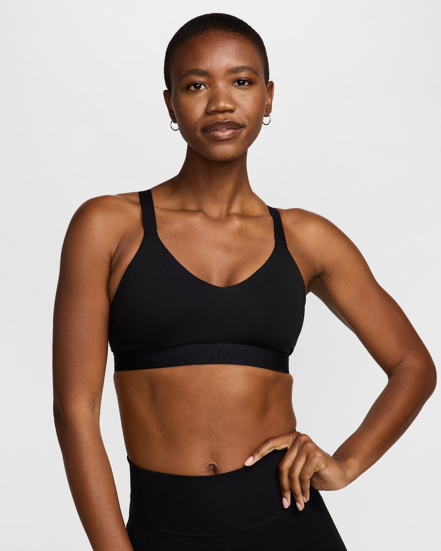 Спортивное бра Indy Medium Adjustable, уплотнённая чашка — Nike — фото 9