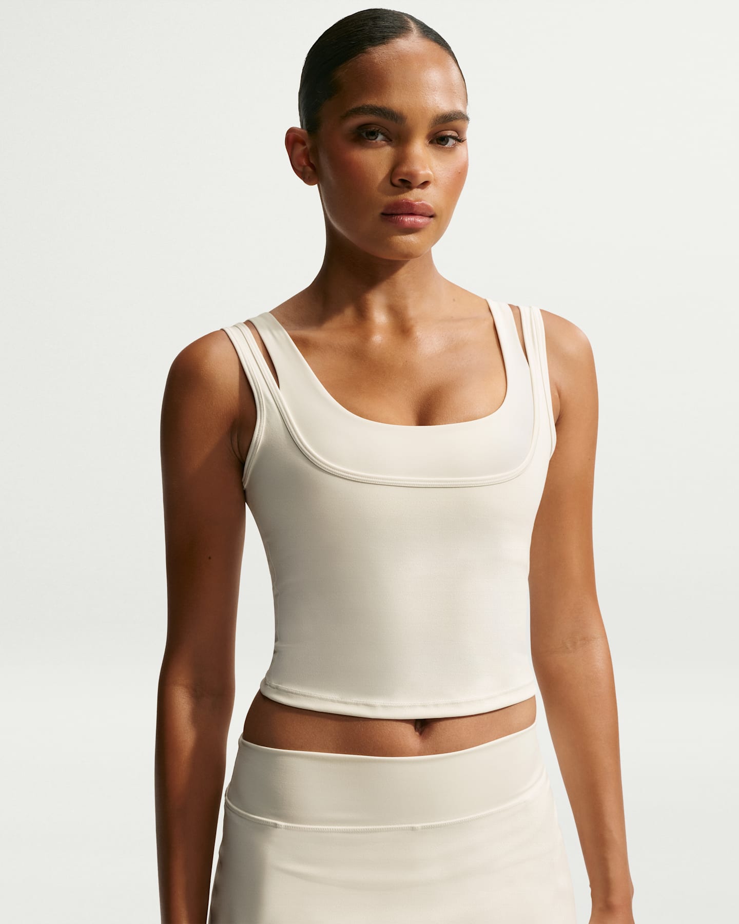 Женские топы Nike NikeSKIMS Matte Women's Double-Strap Scoop Tank Top — фото 8