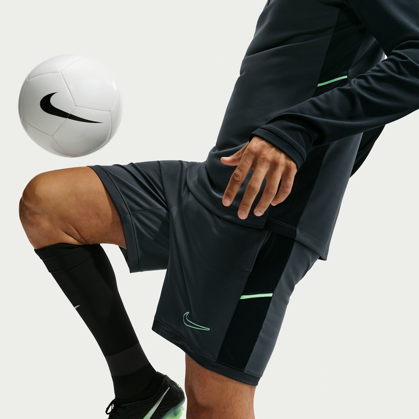 Мужские шорты Nike Academy Men's Nike Dri-FIT Soccer Shorts — фото 4