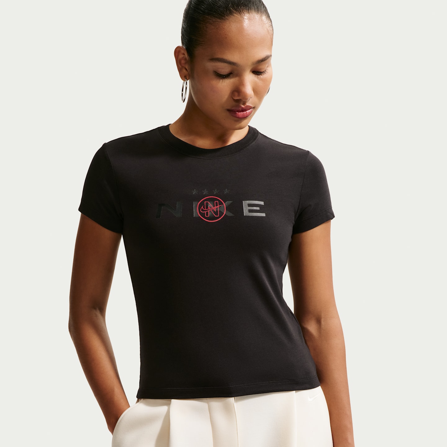 Женские футболки Nike Sportswear Chill Knit Women's Mod-Cropped T-Shirt — фото 1