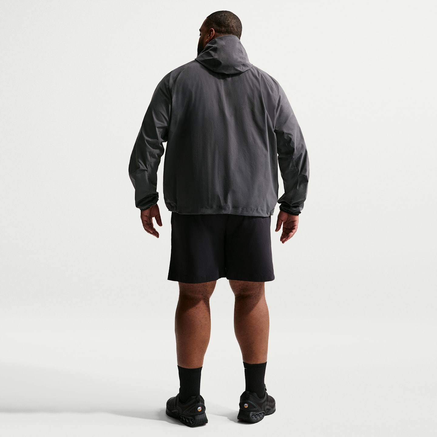 Мужские куртки Nike Tech Men's Dri-FIT Woven Full-Zip Windrunner Jacket — фото 11
