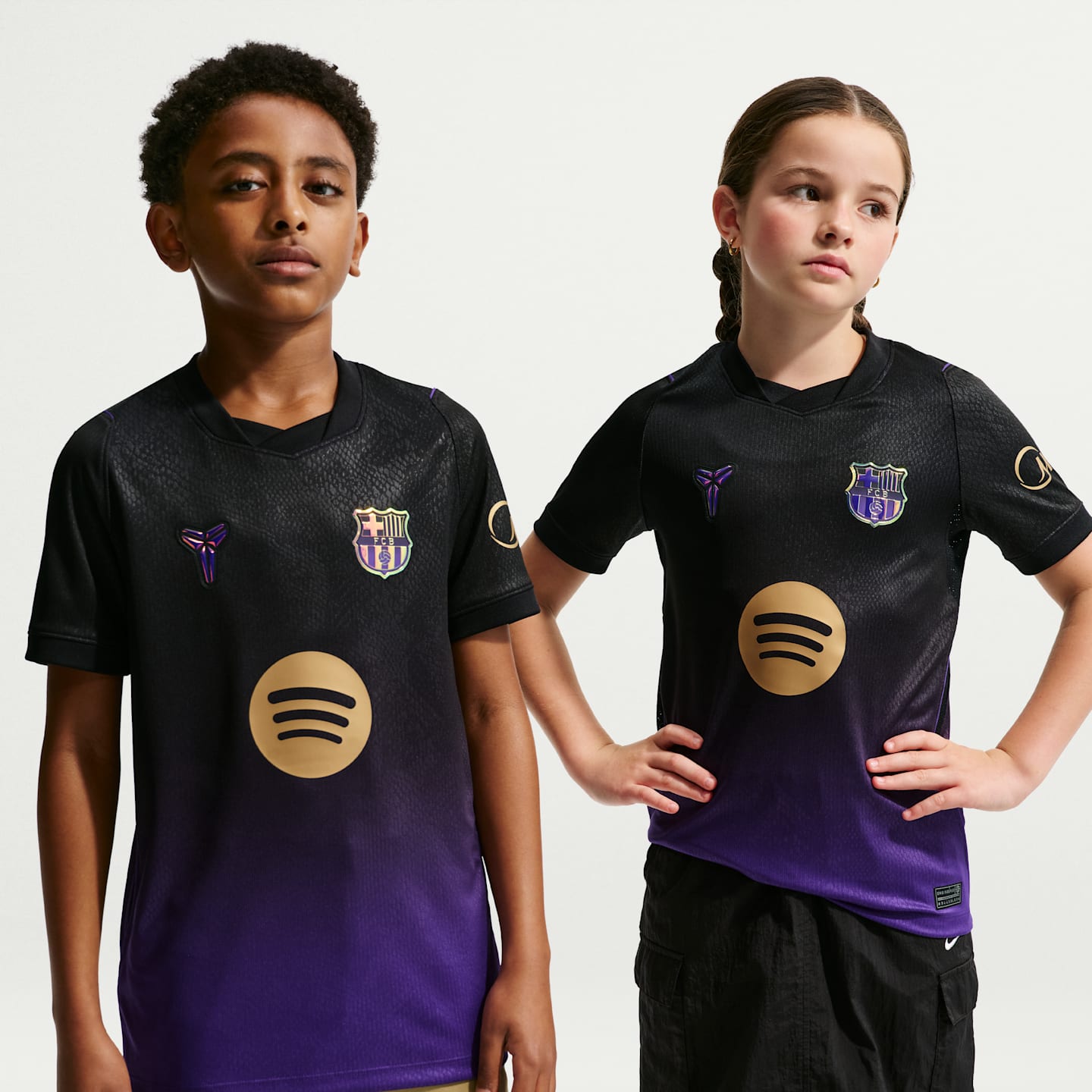 Детские кроссовки Nike Gavi Barcelona 2026/27 Stadium Away Kobe Big Kids' Nike Dri-FIT Soccer Jersey — фото 1