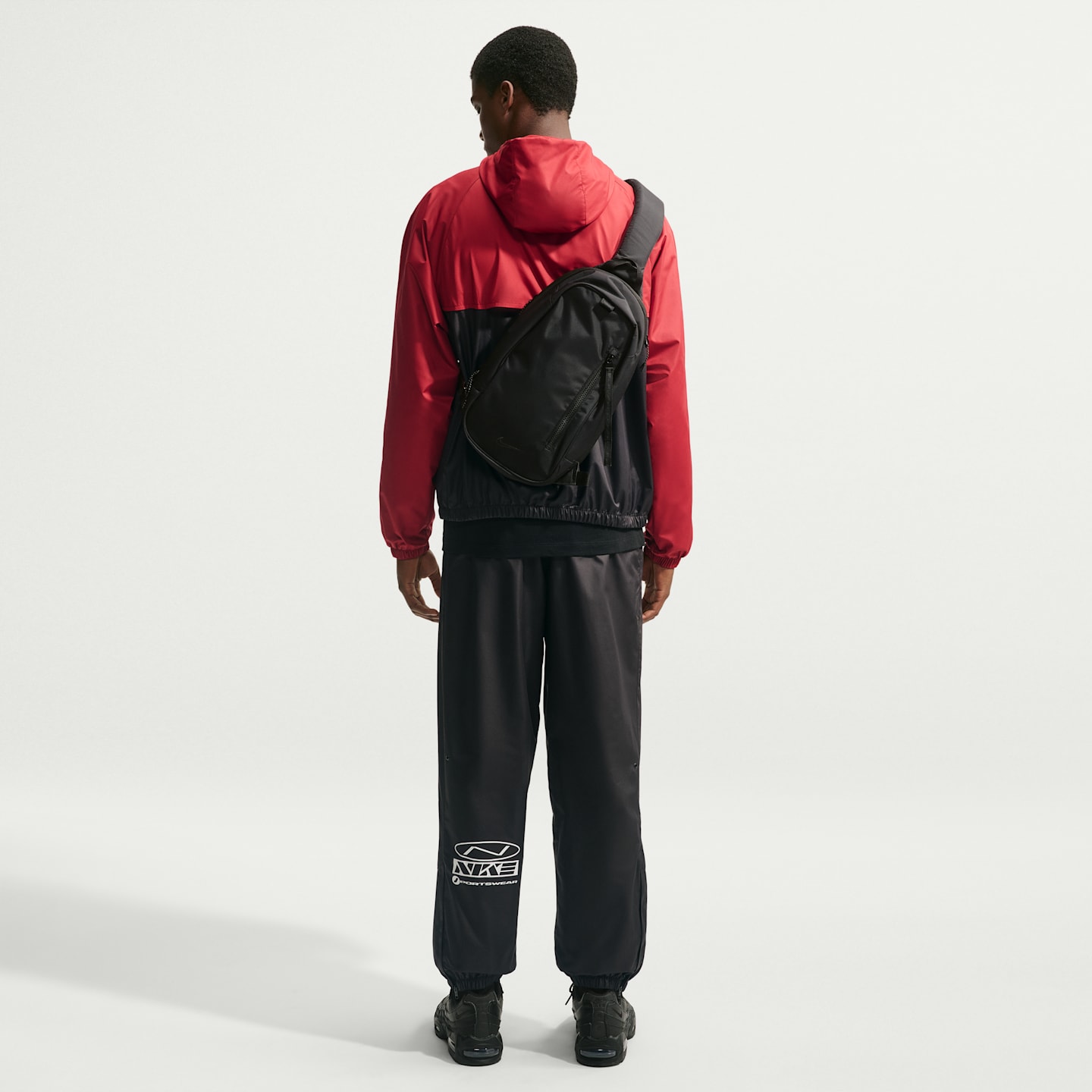Мужские брюки Nike Windrunner Men's Storm-FIT Graphic Pants — фото 5