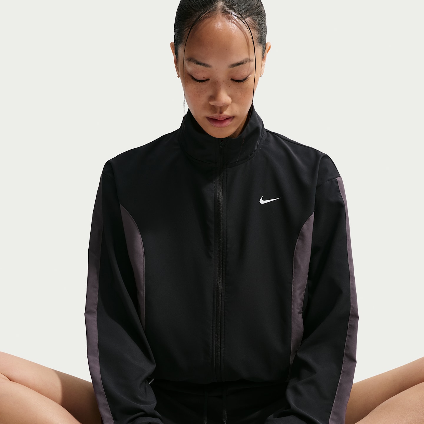 Nike One Women's Woven Jacket — фото 3