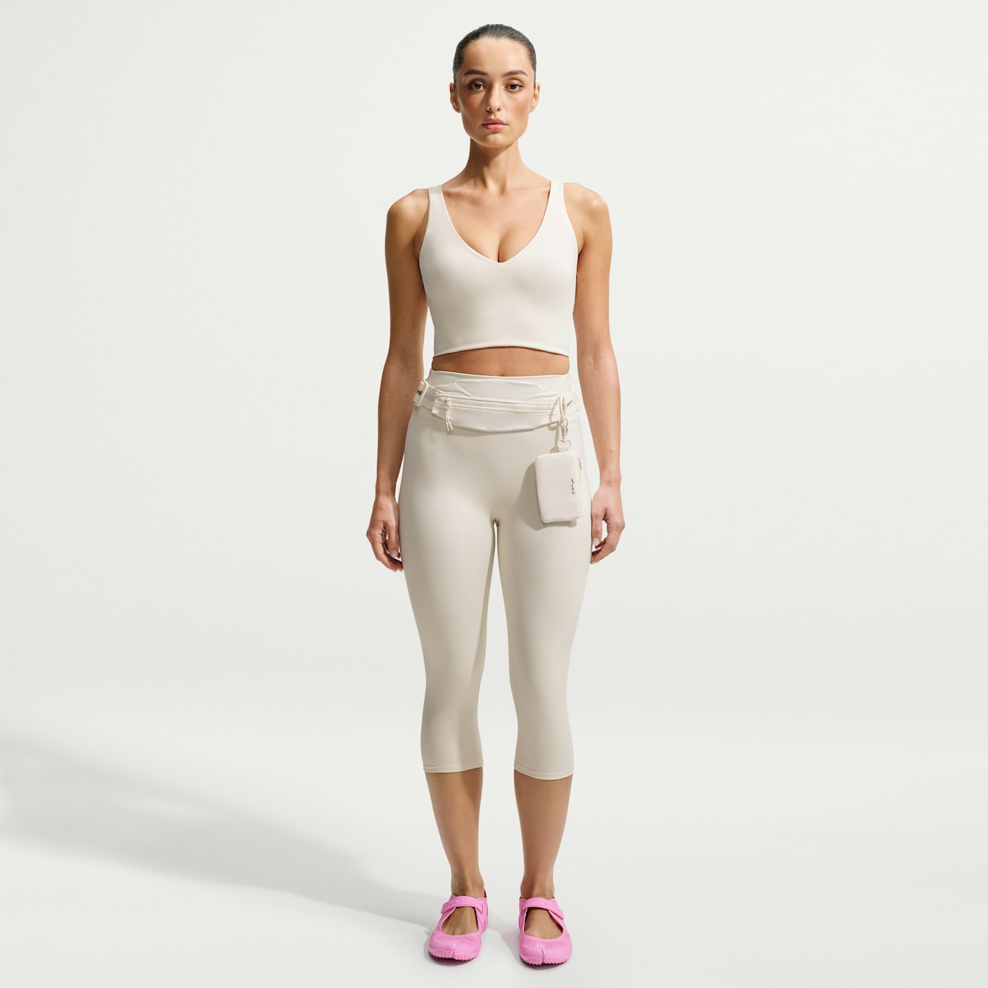 Женские леггинсы Nike NikeSKIMS Matte Women's High-Waisted Cropped 17" Leggings — фото 1