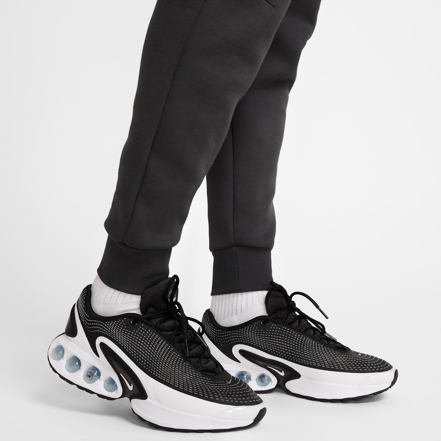 Мужские брюки Nike Tech Men's Fleece Joggers — фото 8