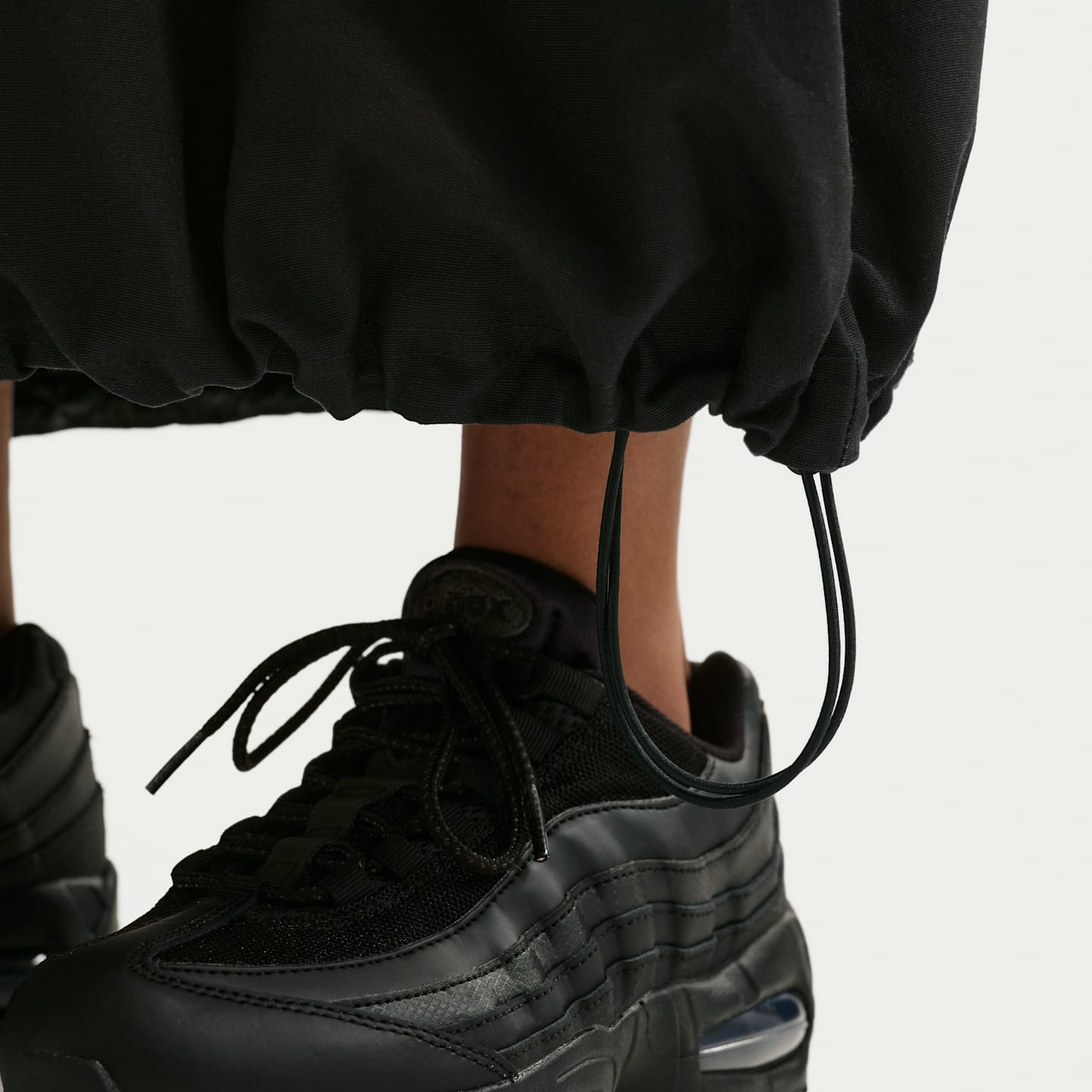Женские юбки Nike Sportswear Women's Loose Cargo Skirt — фото 6
