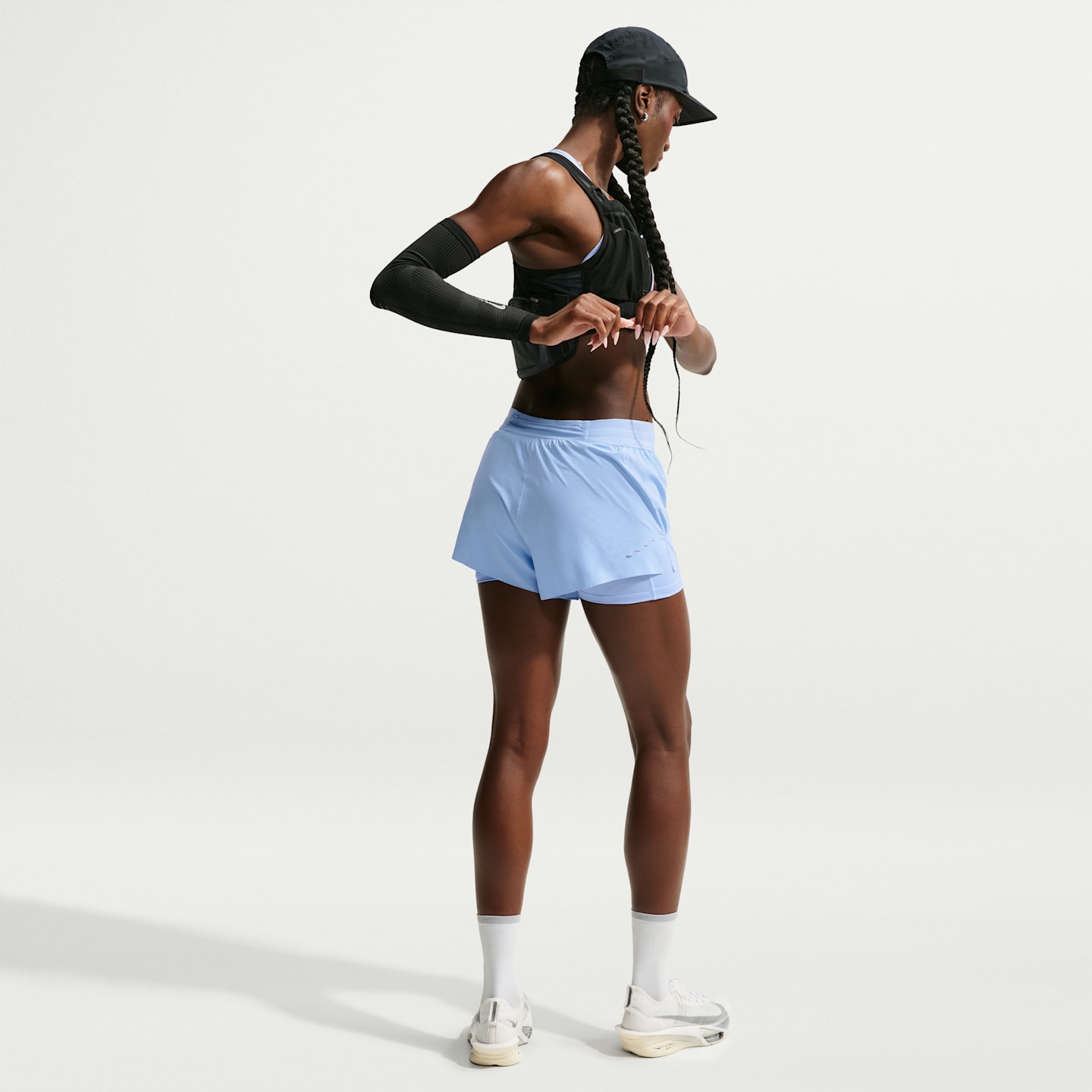 Женские шорты Nike Swift Women's Dri-FIT Mid-Rise 2-in-1 Running Shorts — фото 5