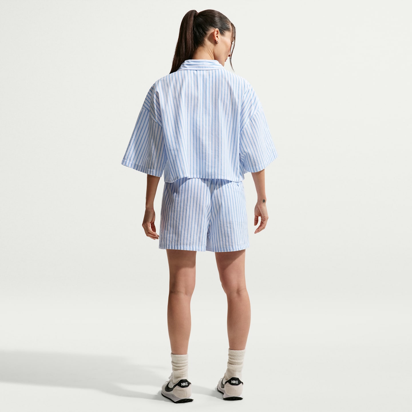 Женские шорты Nike Sportswear Chill Poplin Women's Loose Mid-Rise Stripe Shorts — фото 5