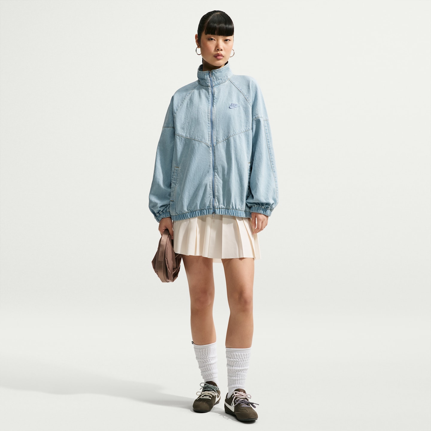 Женские куртки Nike Windrunner Women's Oversized Denim Jacket — фото 4