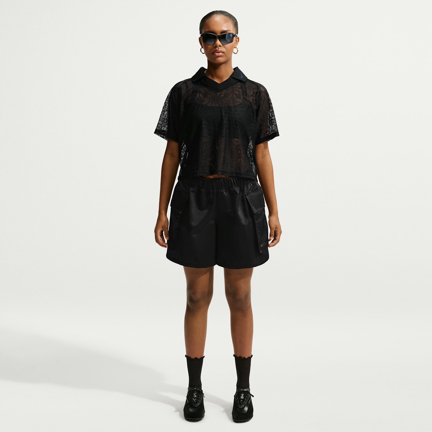 Женские шорты Nike Sportswear Women's Loose Mid-Rise Satin Cargo Shorts — фото 1