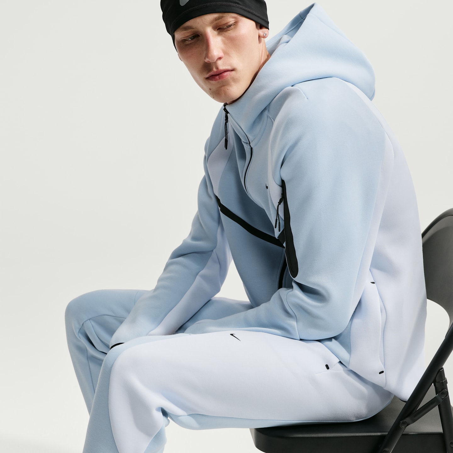 Мужские брюки Nike Tech Men's Fleece Color-Block Joggers — фото 4