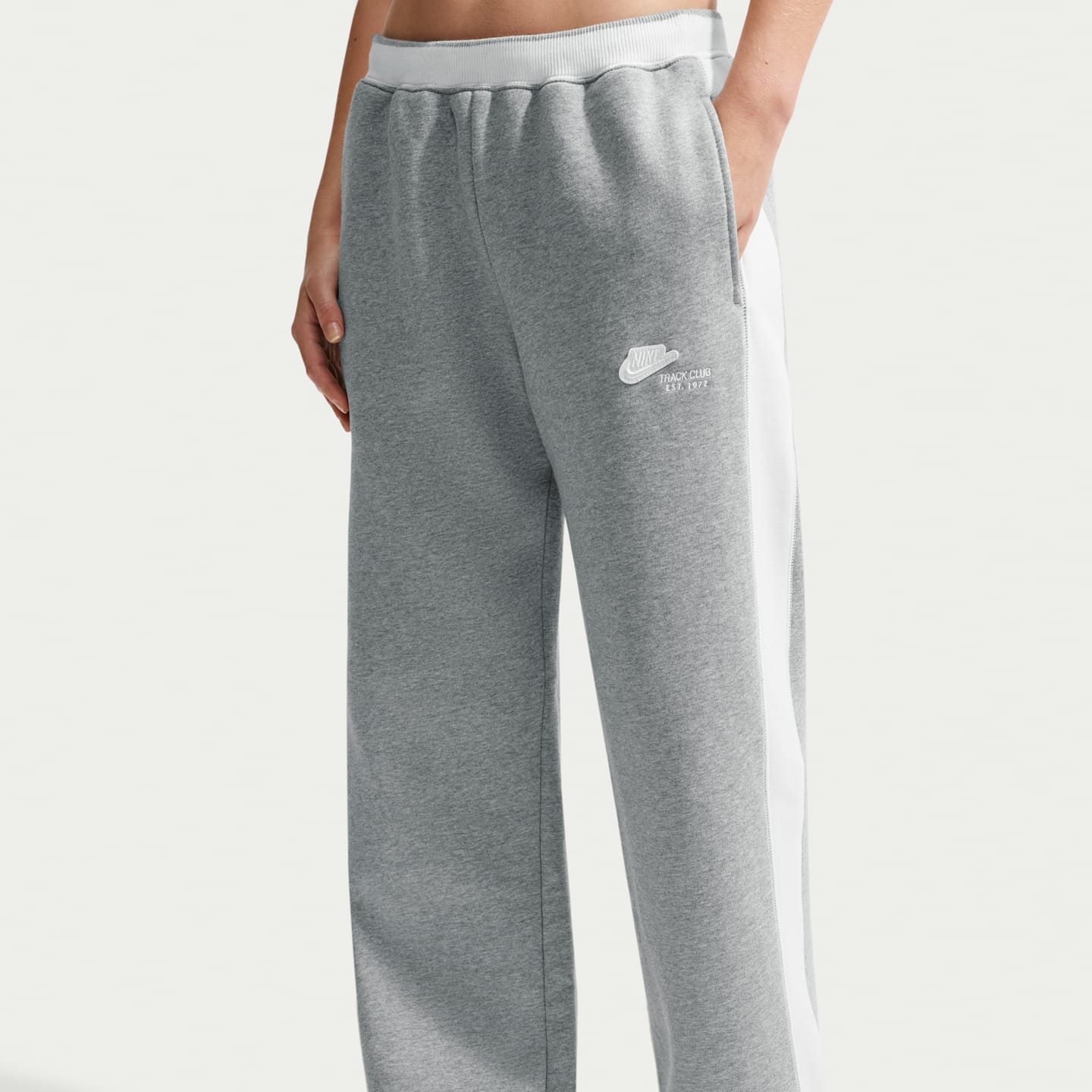 Женские брюки Nike Studio Fleece Medium Weight "Nike Run Club" Women's Mid-Rise Track Pants — фото 2