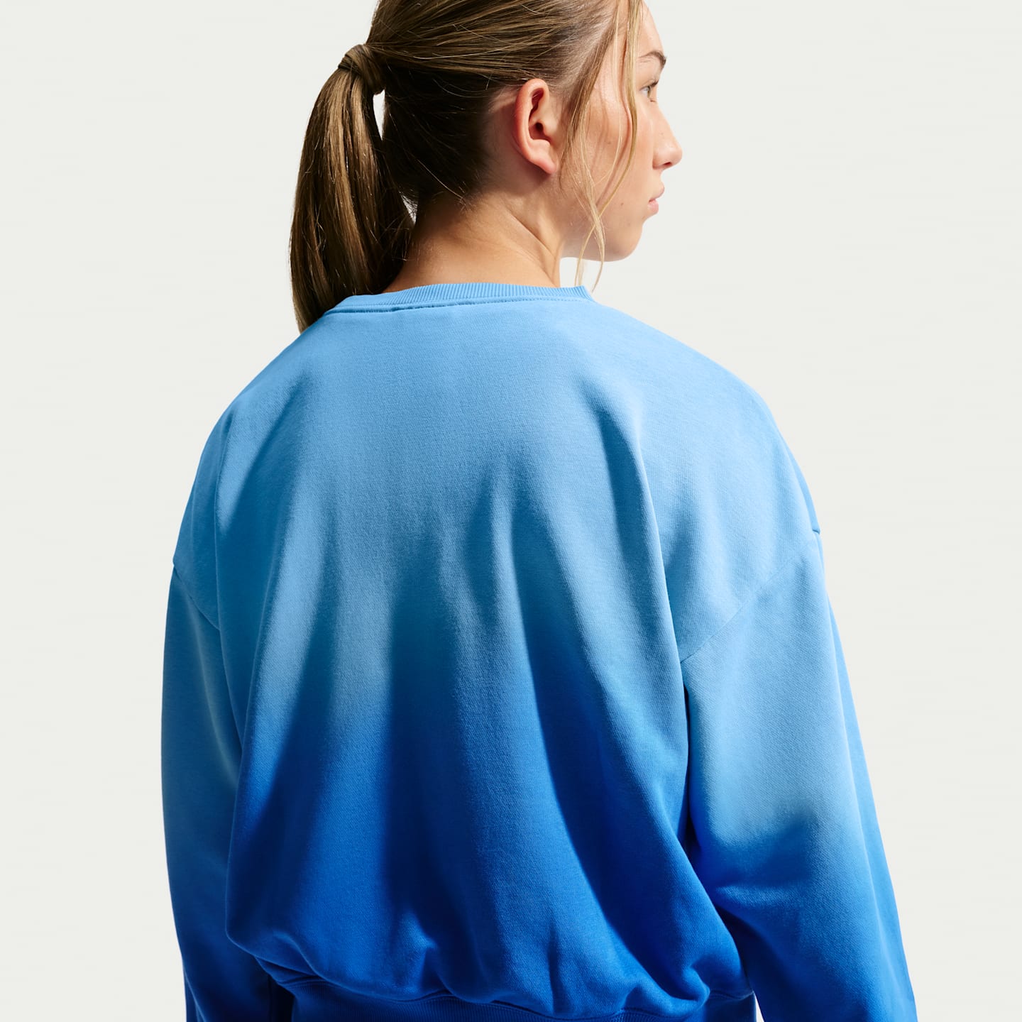 Детские кроссовки Nike Studio Fleece Lightweight Big Kids' (Girls') Oversized Graphic Crew — фото 2