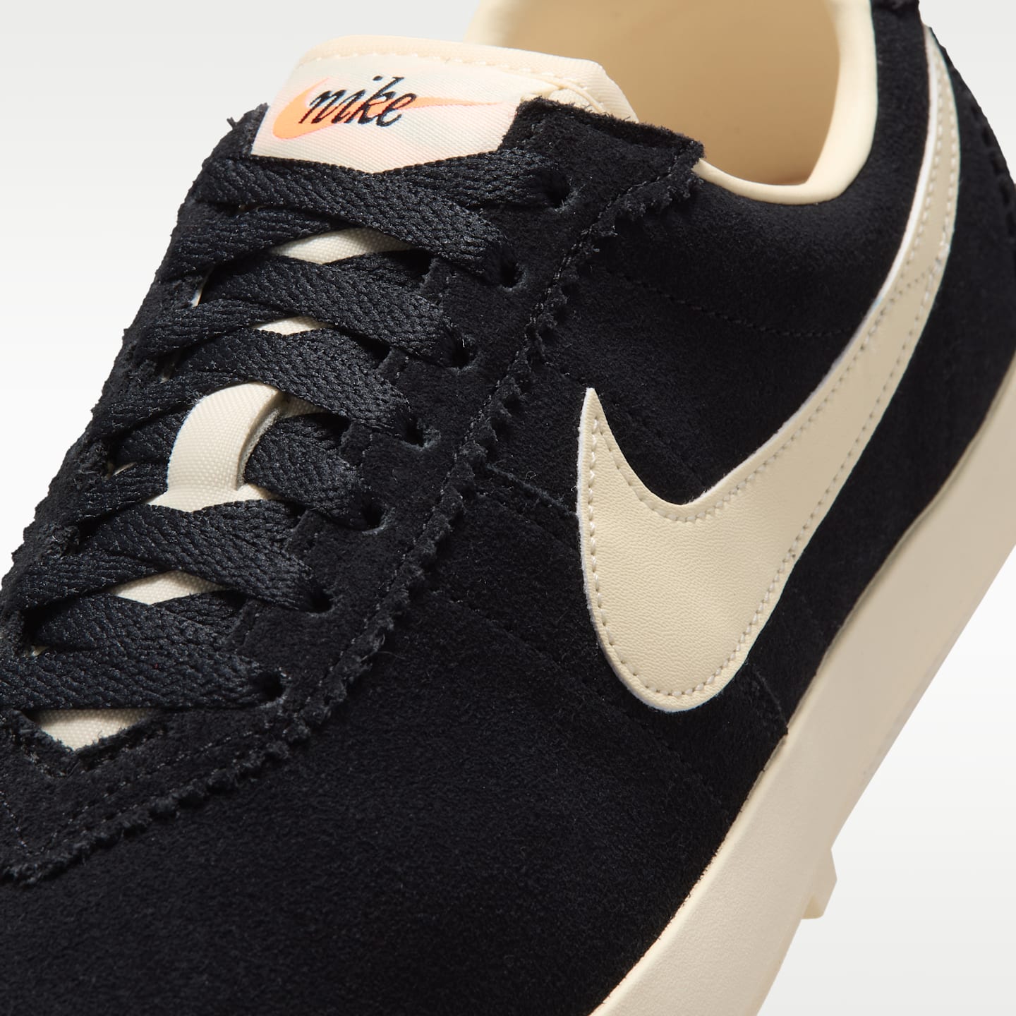 Женские кроссовки Nike Astrograbber Leather SE Women's Shoes — фото 7