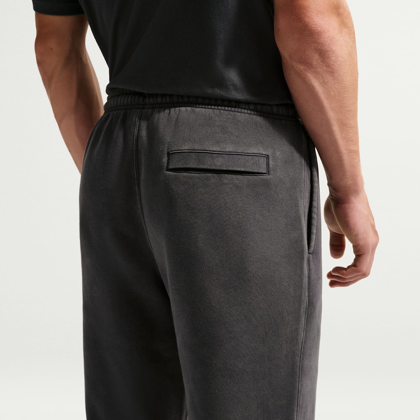 Мужские брюки Nike Sportswear Club Men's Washed Cuffed Fleece Pants — фото 3