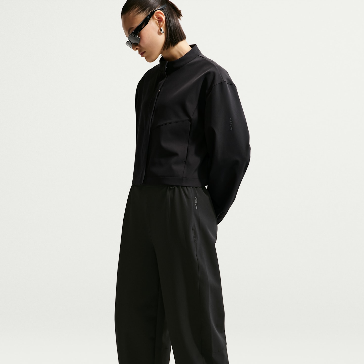 Женские брюки Nike 24.7 PerfectStretch Women's Dri-FIT High-Waisted Loose Barrel-Leg Pants — фото 4