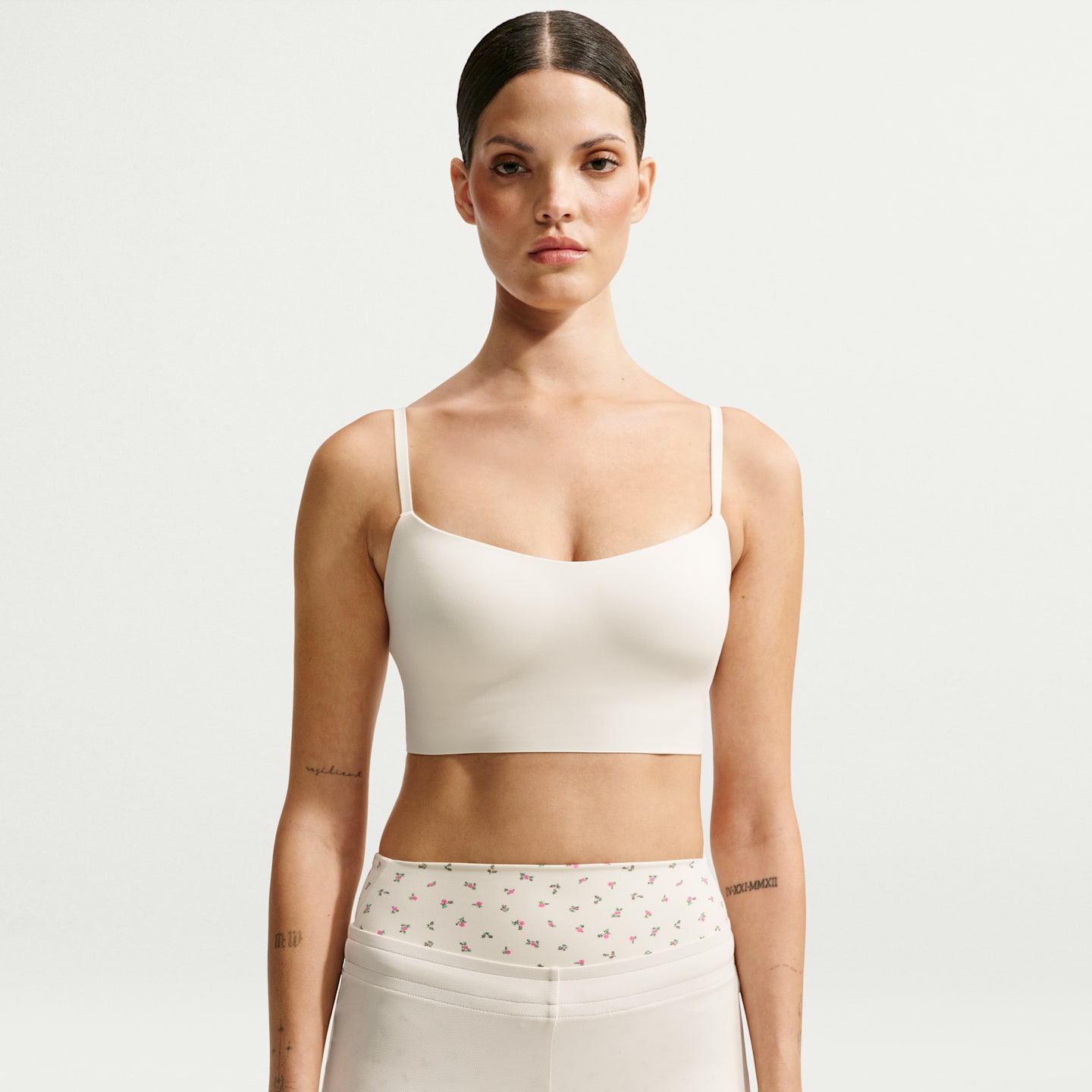 Женские спортивные бра Nike NikeSKIMS Matte Women's Cami Longline Bra — фото 1