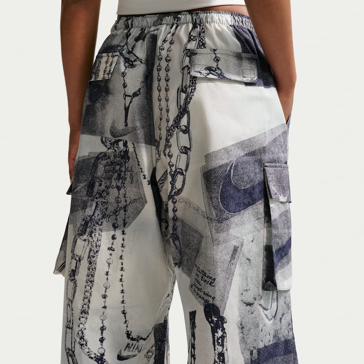 Женские брюки Nike Sportswear Women's Mid-Rise Oversized Cargo Pants — фото 3