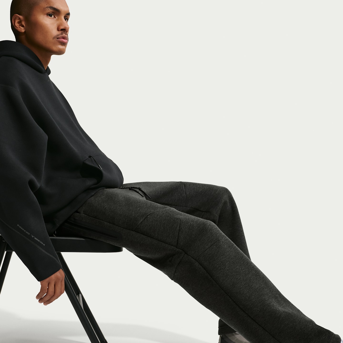 Мужские брюки Nike Tech Men's Open-Hem Fleece Pants — фото 4